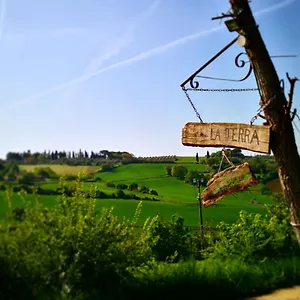 La Terra , Valiano Italy